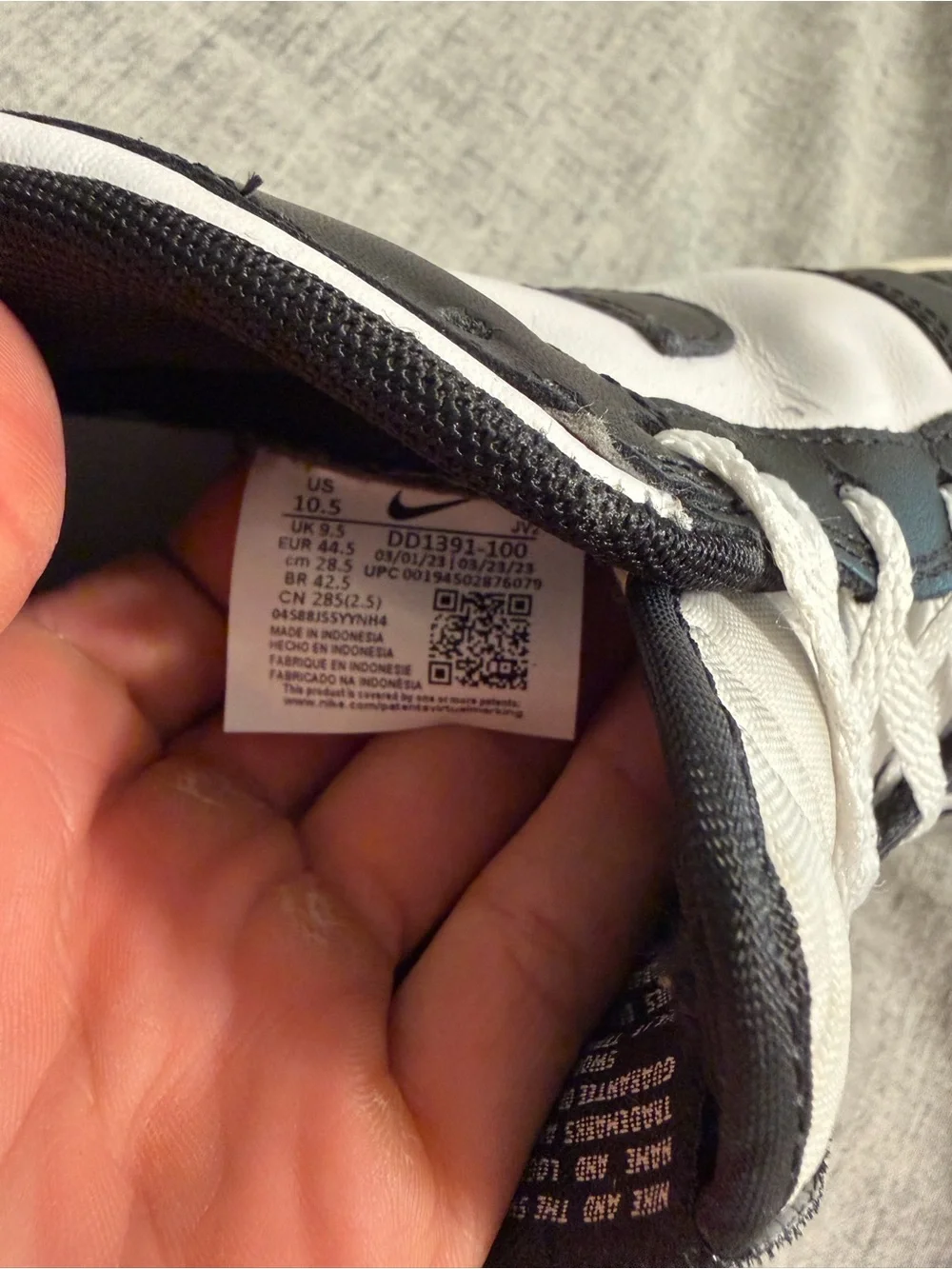 Nike Men's Black White Low-Top Sneakers